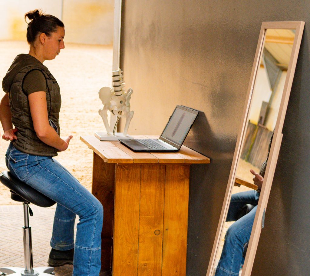 Francis Gommans geeft informatie over gebruik van het bekken en hoe je de flexchair hiervoor kunt inzetten